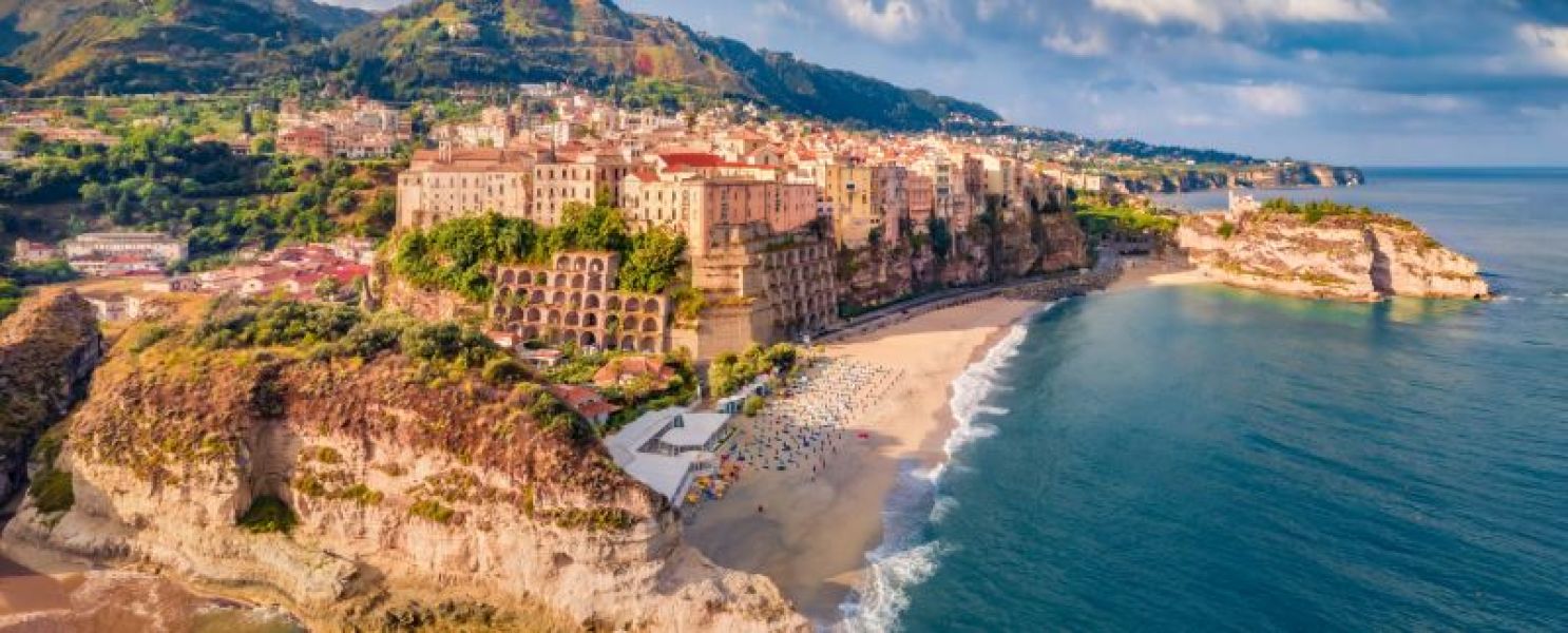 images/Cruise/Hapag%20Lloyd/ROUTE%2004%20-%20EUX2419/1.%20Topea.jpg#joomlaImage://local-images/Cruise/Hapag Lloyd/ROUTE 04 - EUX2419/1. Topea.jpg?width=800&height=323